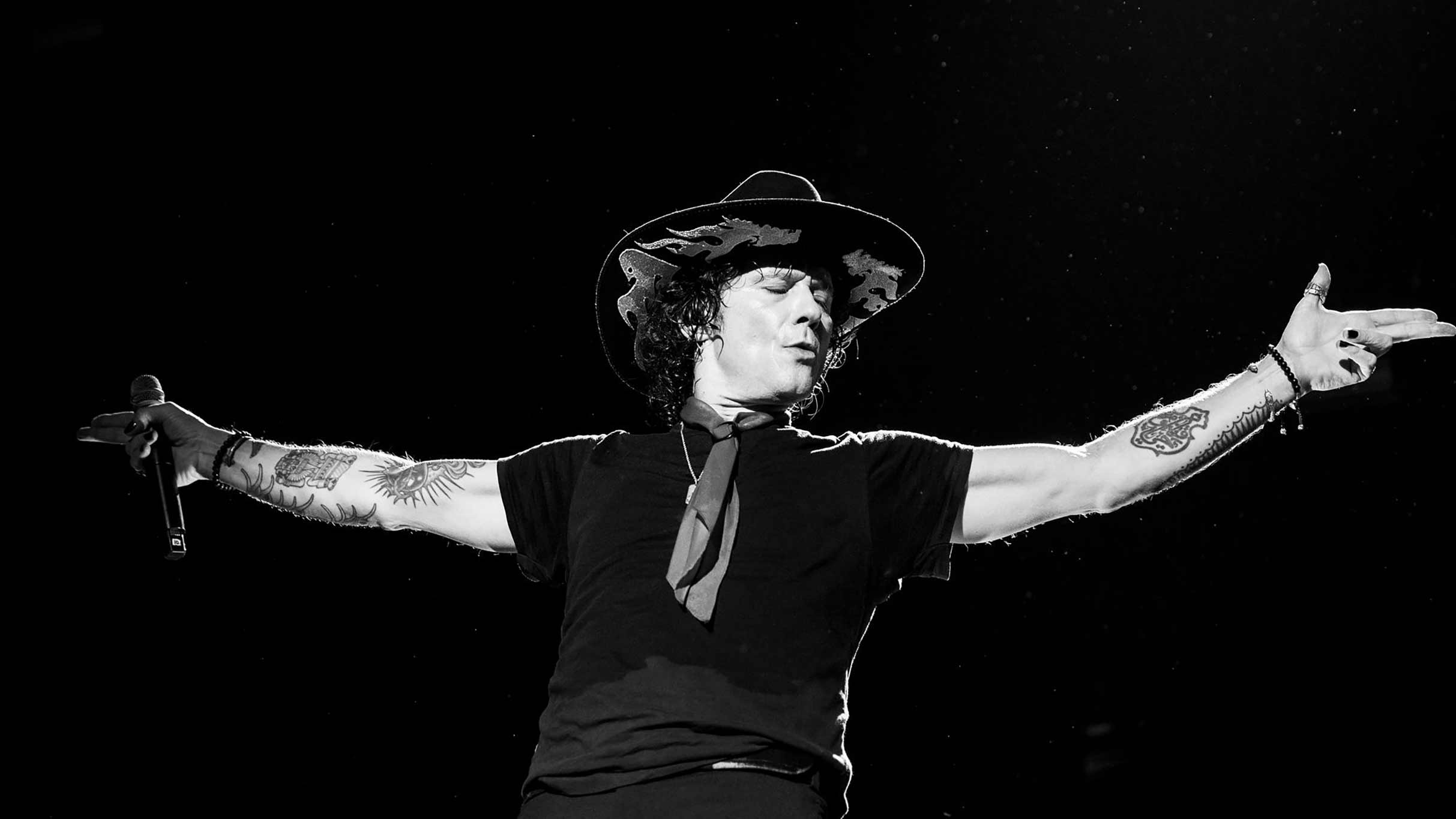Photo for "Enrique Bunbury (21 and Over)"